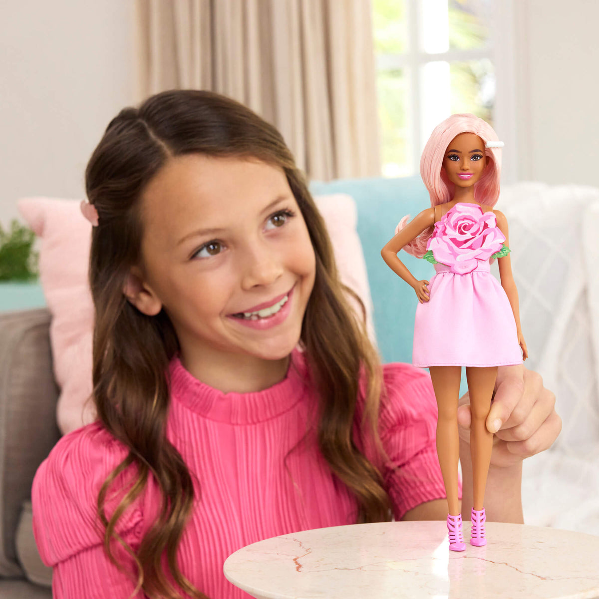 BARBIE madistė rožine suknele (HYT94)