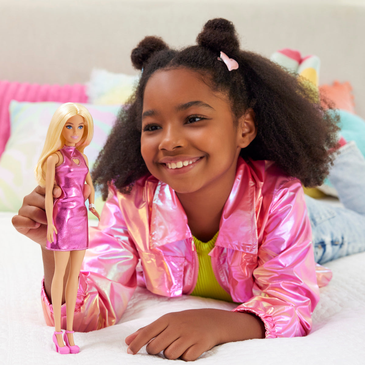 BARBIE madistė blizgančia rožine suknele (HYT88)