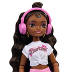 BARBIE DREAM BESTIES ROLLER SKATE lėlė – Brooklyn (JFX97)