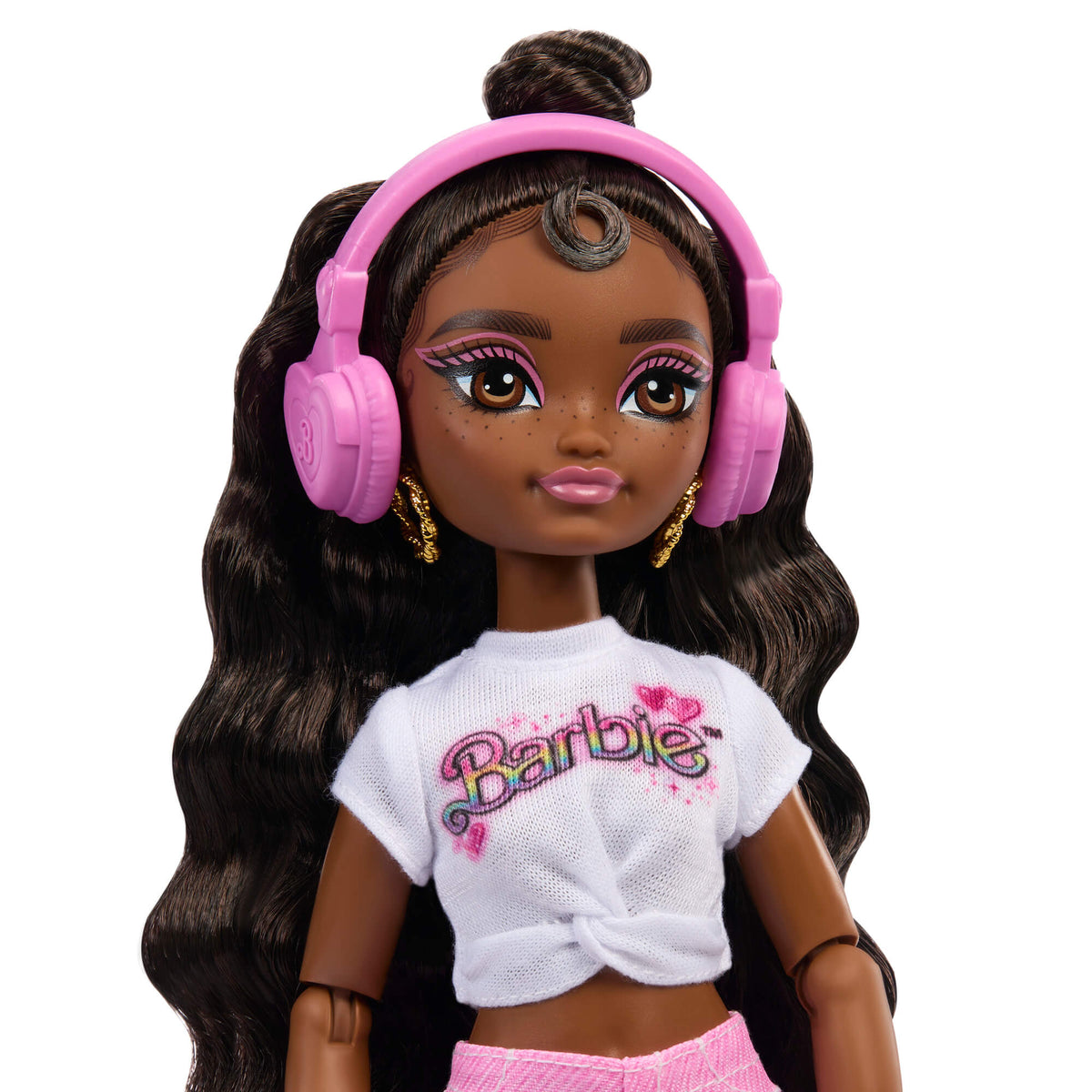 BARBIE DREAM BESTIES ROLLER SKATE lėlė – Brooklyn (JFX97)