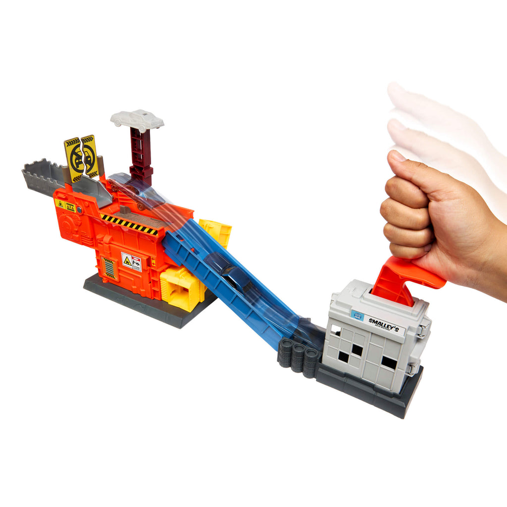 MATCHBOX MOVIE Smalley’s automobilių traiškymo garažas su trasa (JMG56)