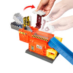 MATCHBOX MOVIE Smalley’s automobilių traiškymo garažas su trasa (JMG56)