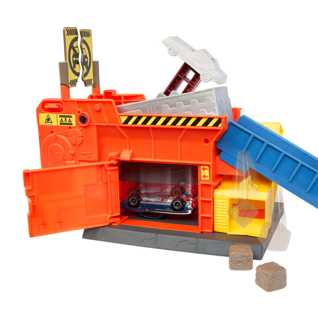MATCHBOX MOVIE Smalley’s automobilių traiškymo garažas su trasa (JMG56)