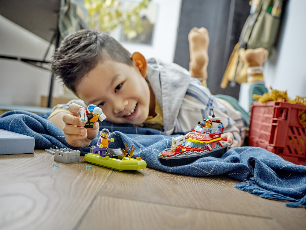 LEGO City 60373 Gaisrinis gelbėjimo laivas