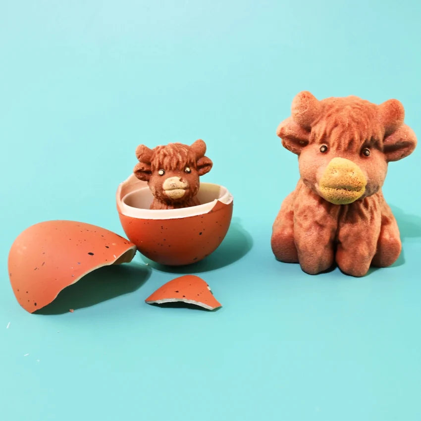 Augantis gyvūnas kiaušinyje – Škotijos kalnų karvutė 6cm (Growing Egg Highland Cow)