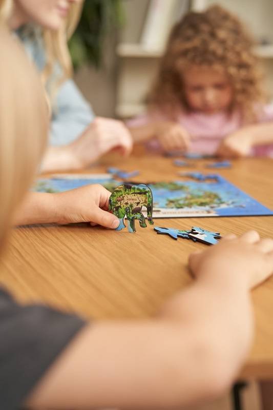 Interaktyvi medinė dėlionė Žemės gyvūnų ir augalų pasaulis. LIETUVIŲ KABA 100 detalių