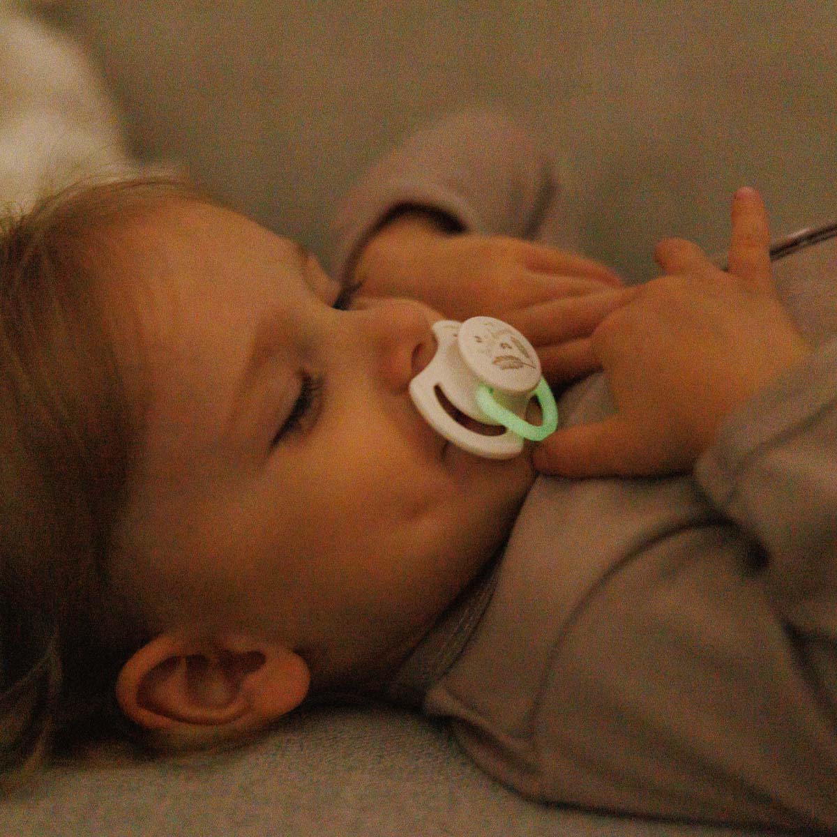 Babyono čiulptukas silikoninis simetrinis 18m+ 1669/03