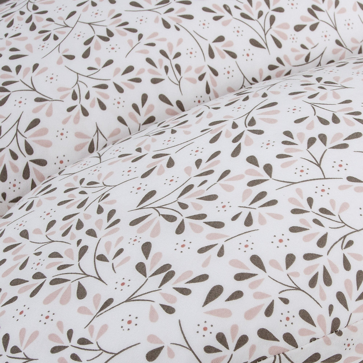 CebaBaby maitinimo pagalvė dżersej multi lapeliai smulkus W-880-000-747