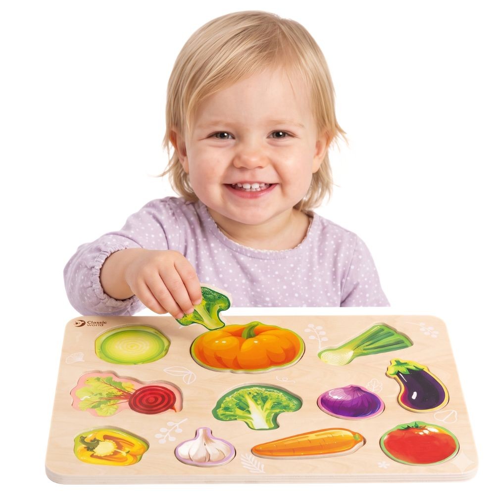 CLASSIC WORLD medinė Montessori dėlionė „Daržovės“