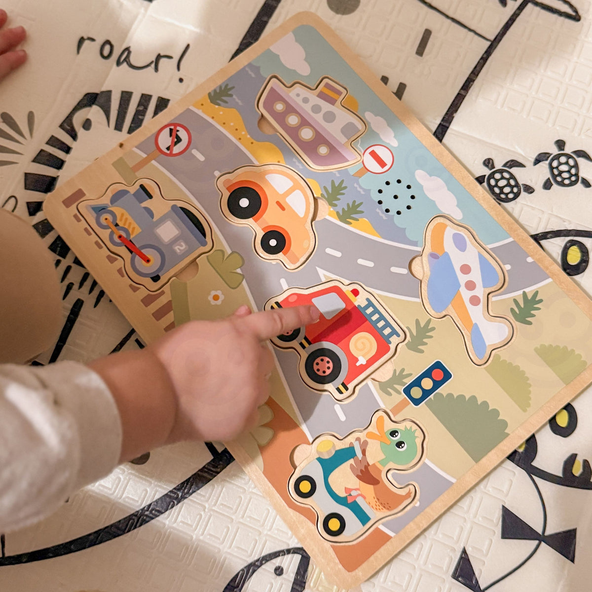 TOOKY TOY medinė interaktyvi dėlionė „Transporto priemonės“