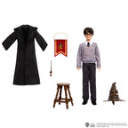 HARRY POTTER lėlė – Haris Poteris ir mago skrybėlė (HND78)
