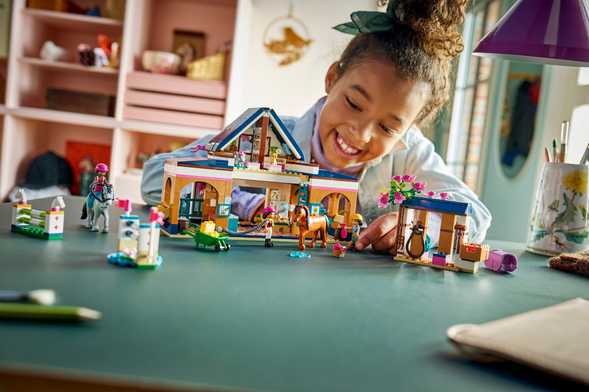 LEGO Friends 42688 Žirgų arklidė ir jojimo akademija