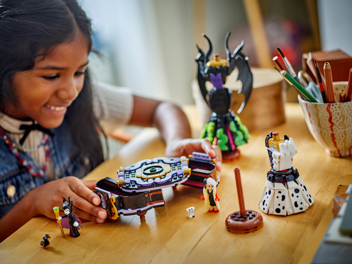 LEGO Disney 43262 Piktadarės ir Kruelos De Vil suknelės