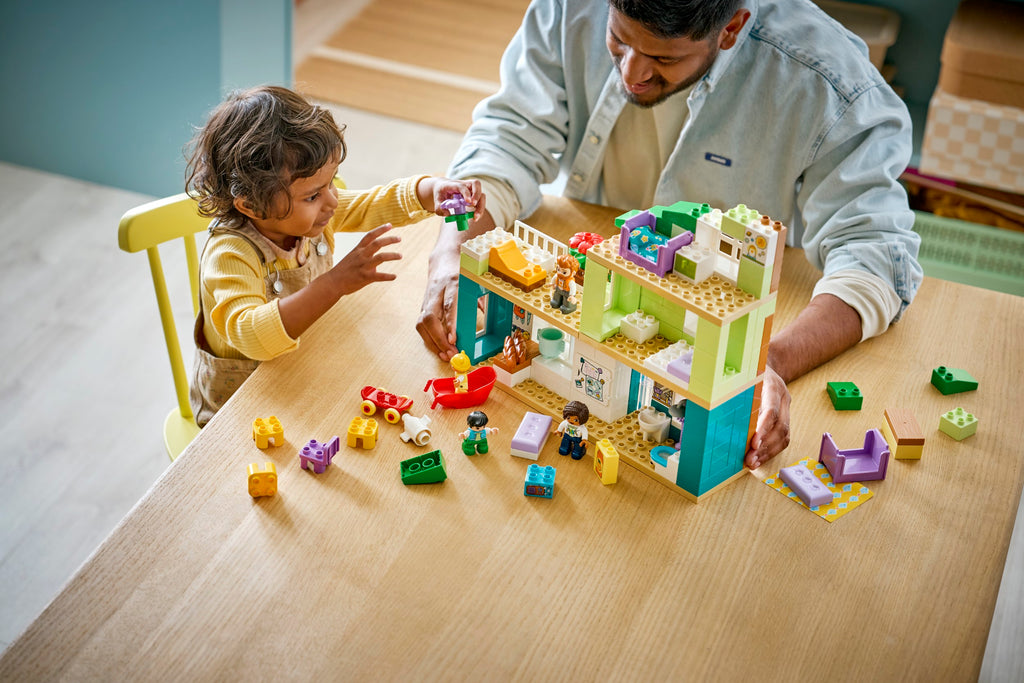 LEGO DUPLO 10470 Modernus šeimos namas su figūrėlėmis 3 viename