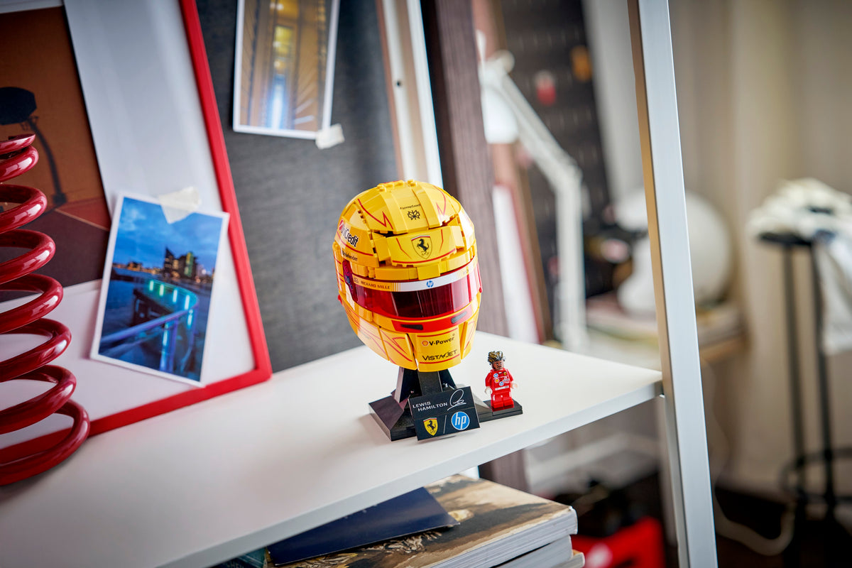 LEGO Editions 43022 Scuderia Ferrari HP Lewis Hamilton šalmas