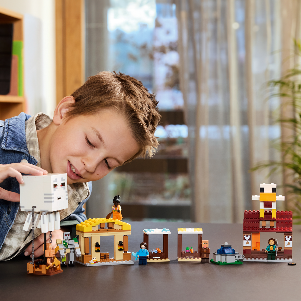LEGO Minecraft 21273 Gasto baliono ataka kaime