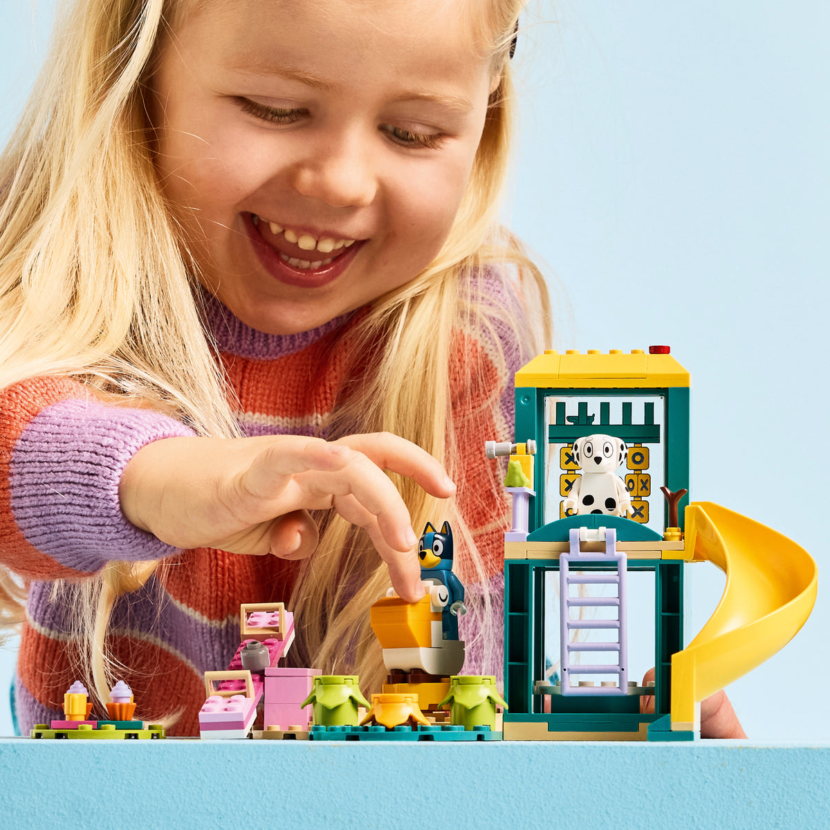 LEGO Bluey 11201 Linksmybės žaidimų aikštelėje su Bluey ir Chloe