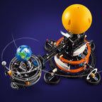 LEGO Technic 42179 Planeta Žemė ir Mėnulis orbitoje