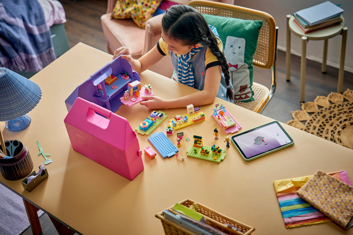 LEGO Friends 42697 Kūrybinis lėlių namelis lagamine