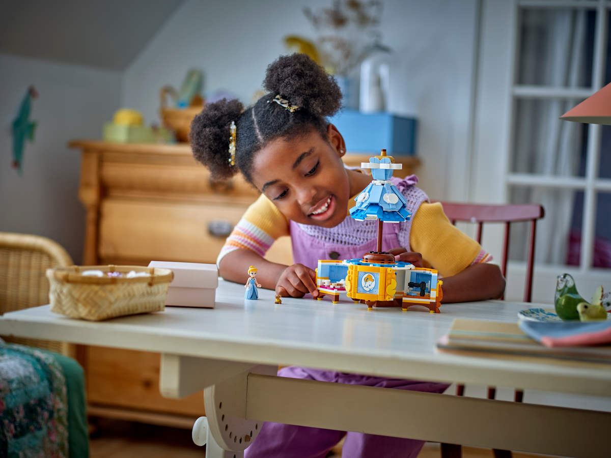 LEGO Disney 43266 Pelenės suknelė