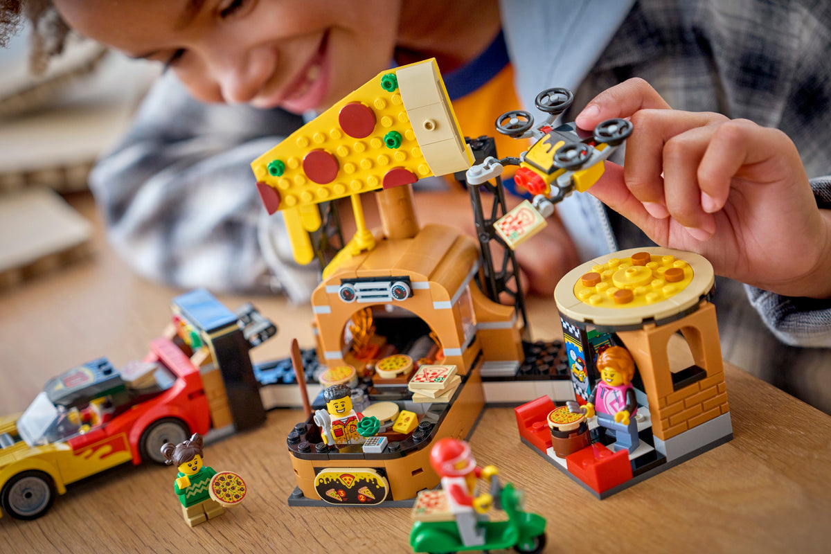 LEGO City 60496 Picų pristatymas su transporto priemonėmis