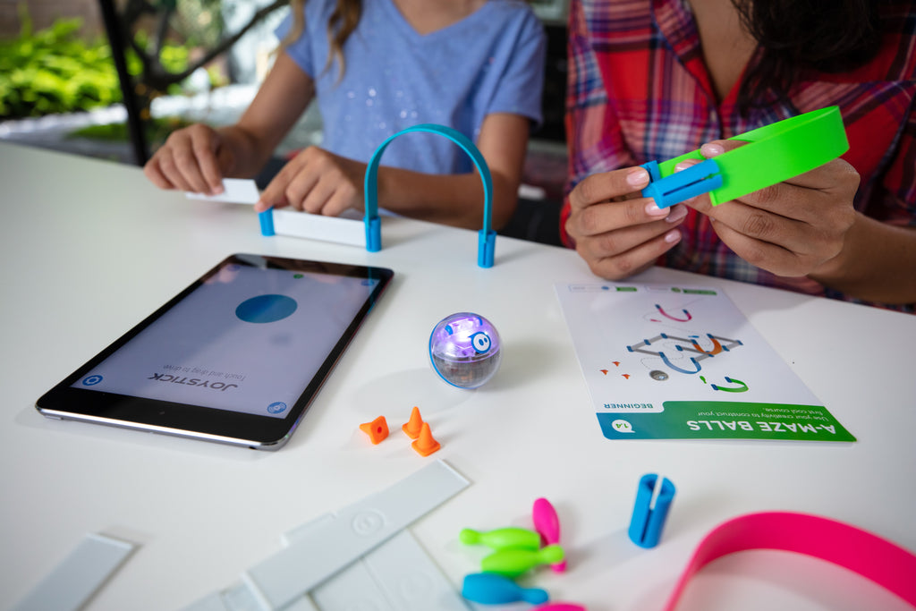 Sphero Mini robotas su veiklų rinkiniu