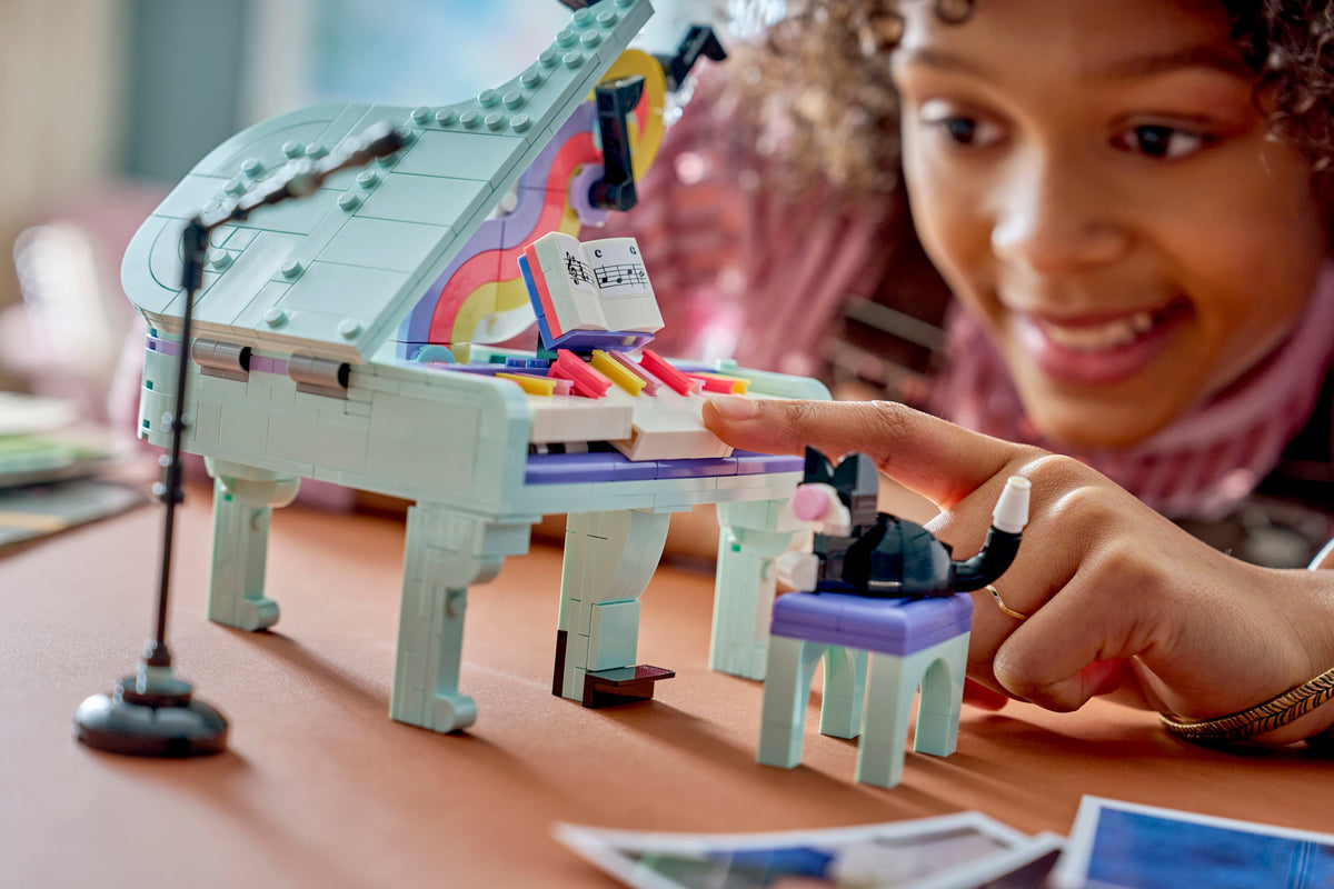 LEGO Creator 31392 Muzikinis dekoras: pianinas su kate
