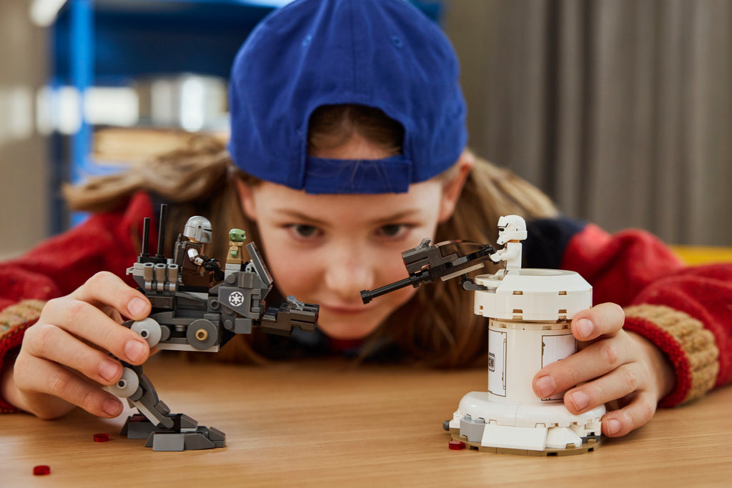 LEGO Star Wars 75444 AT-RT ataka