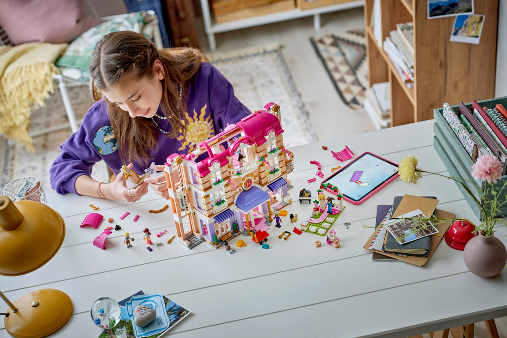 LEGO Friends 42704 Hartleiko miesto didysis viešbutis