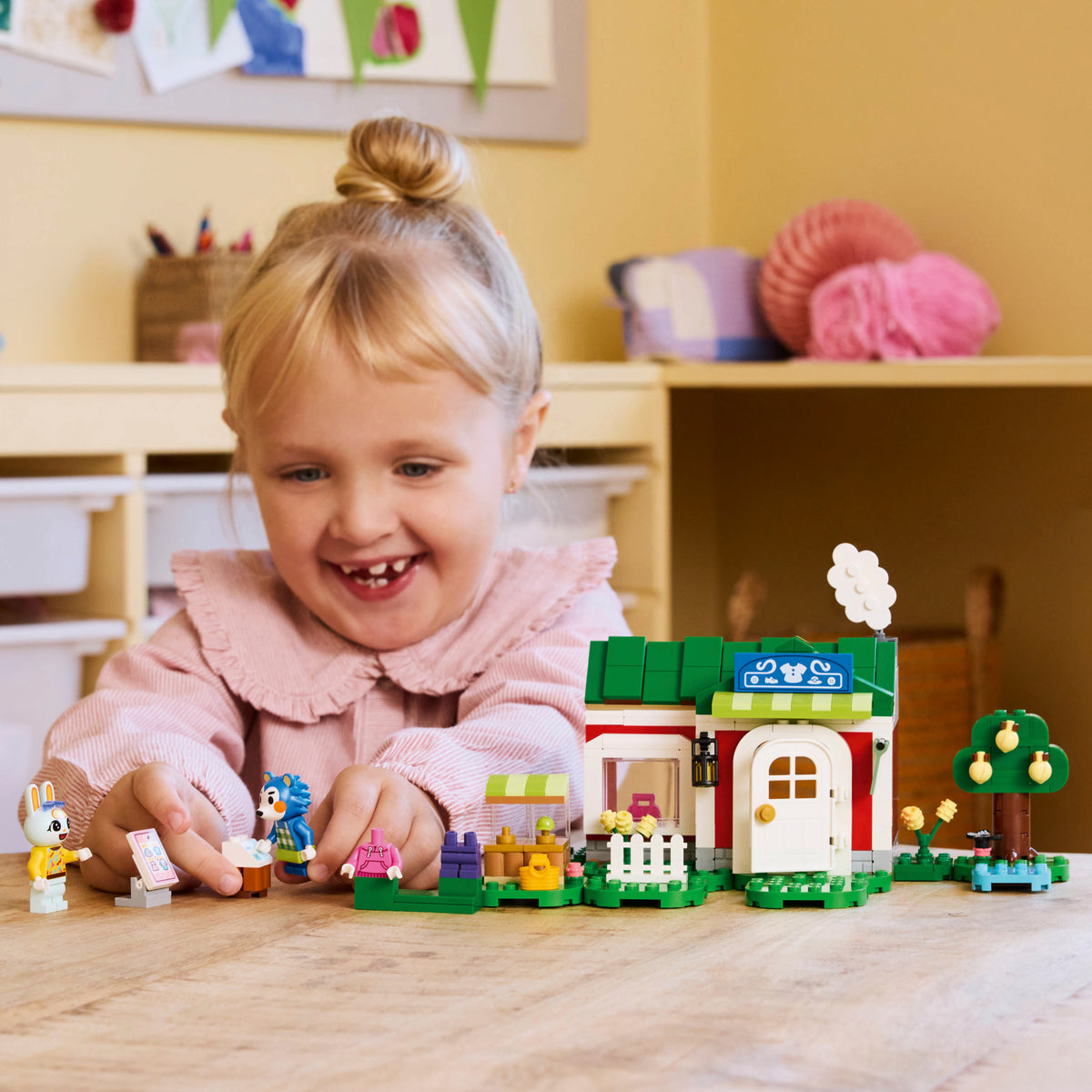 LEGO Animal Crossing 77055 Able Sisters drabužių parduotuvė