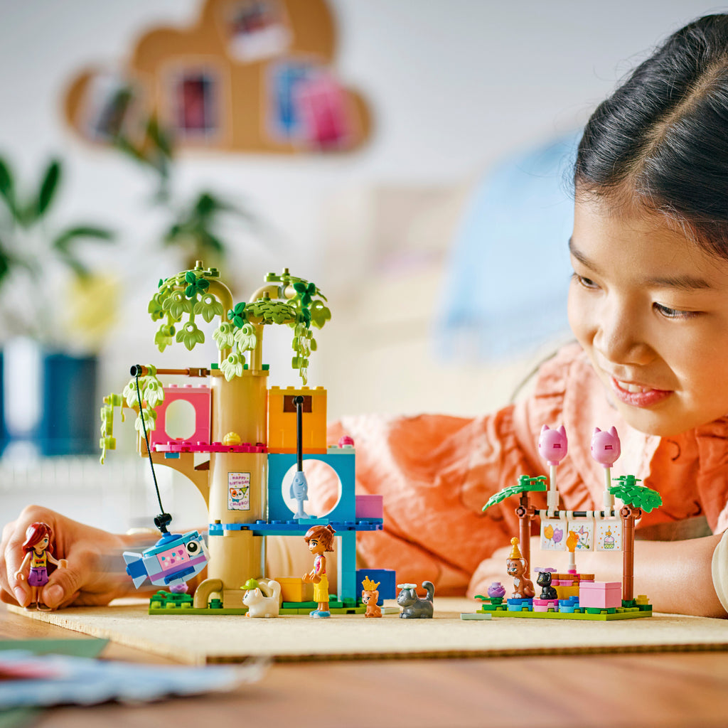 LEGO Friends 42666 Kačių gimtadienis ir medžio namelis