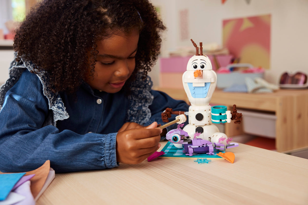 LEGO Disney 43287 Olafo ir Bruni iškyla