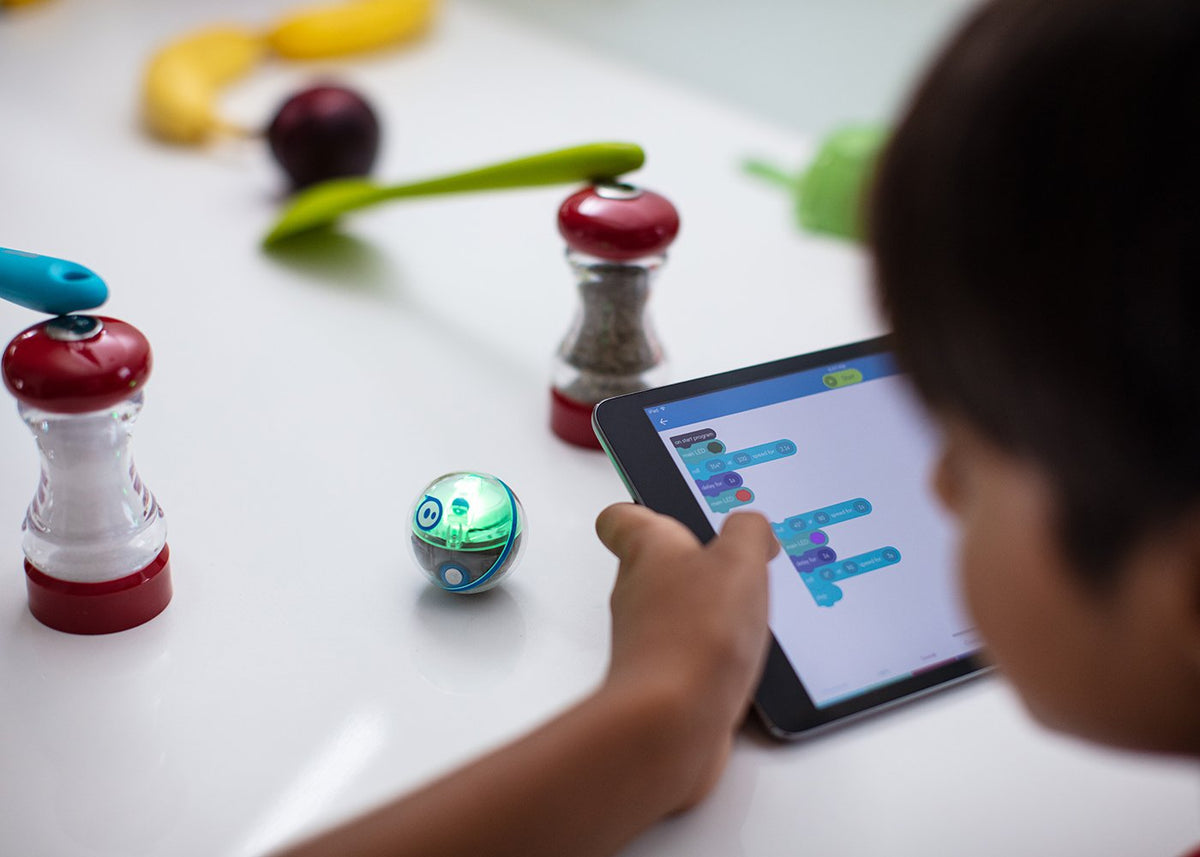 Sphero Mini robotas su veiklų rinkiniu