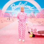 Kolekcinis BARBIE filmo Kenas rožiniu kostiumu (JCP80)