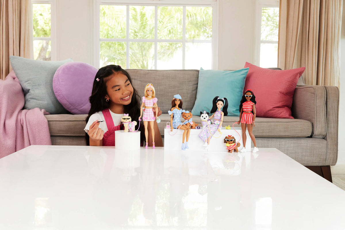 BARBIE TWINNING LOOKS šviesiaplaukės lėlės ir šunelio rinkinys (JFP36)
