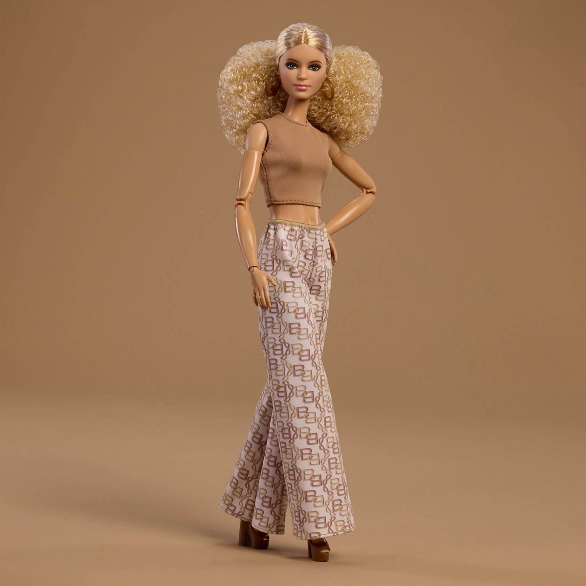 BARBIE BASICS No7 lėlė (JJX26)