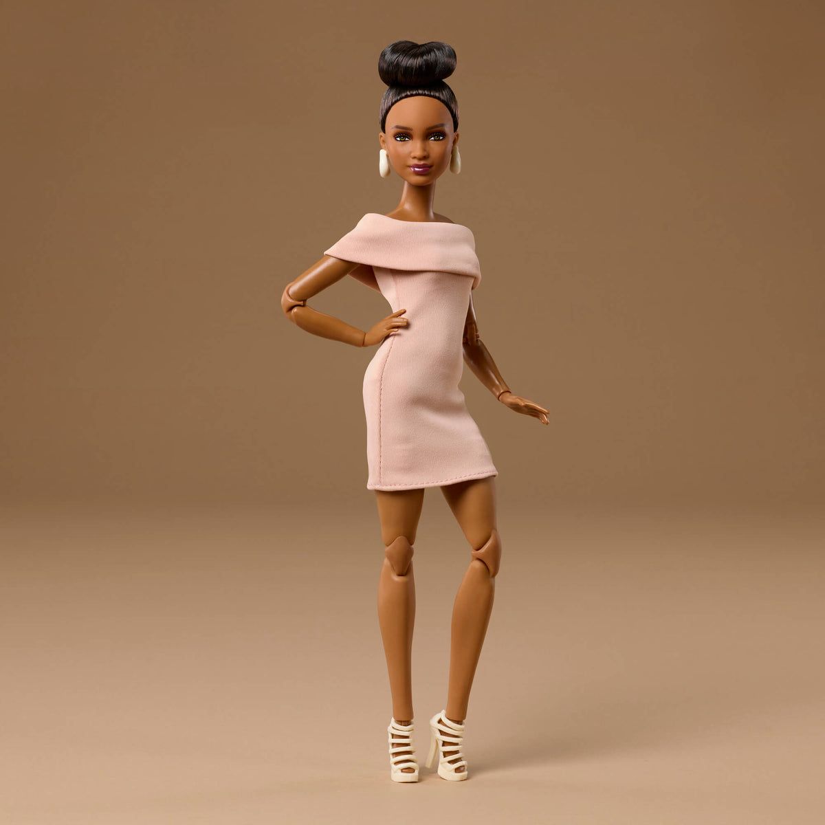BARBIE BASICS No8 lėlė (JJX27)
