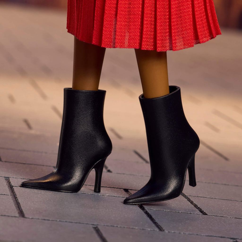 BARBIE FASHION WEEK MILAN kolekcinė lėlė (JJX31)