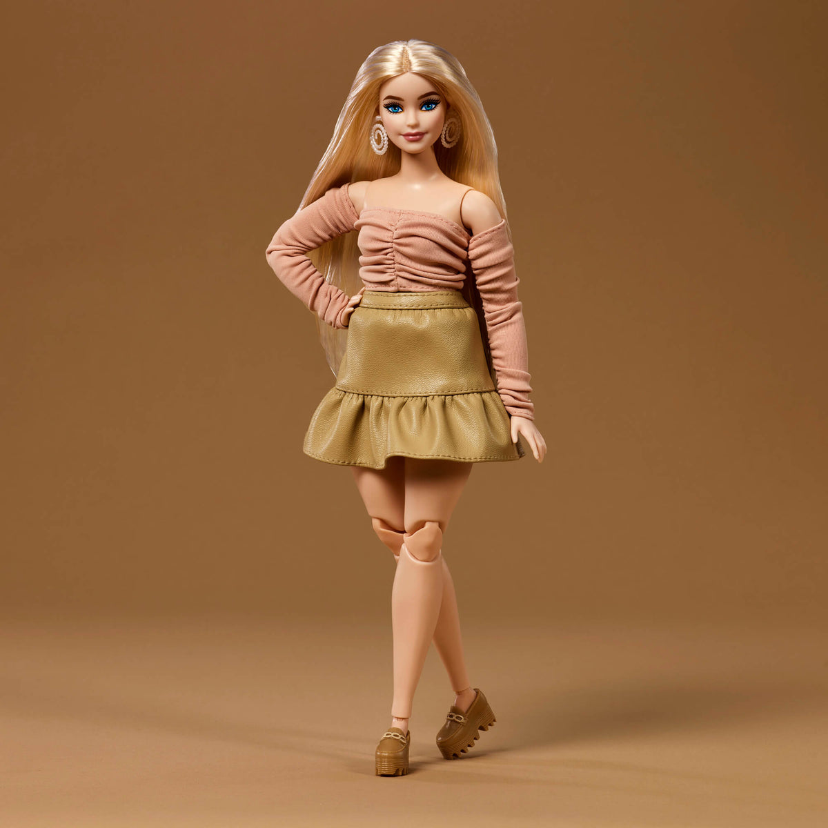 BARBIE YOU CREATE BASICS lėlė šviesiais plaukais (JJX37)