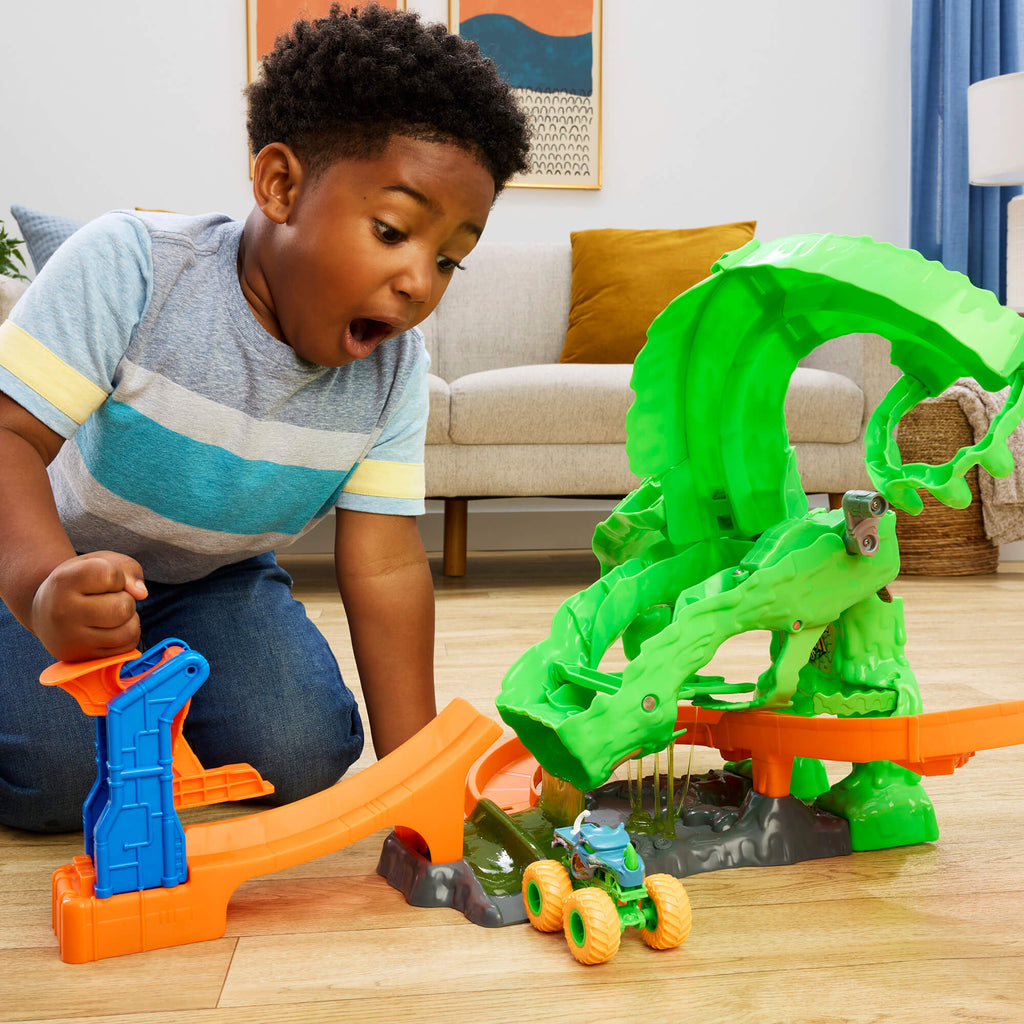 HOT WHEELS MONSTER TRUCKS MUTANT CHAOS trasa su slaimu – Monstro sunaikinimas (JMK90)