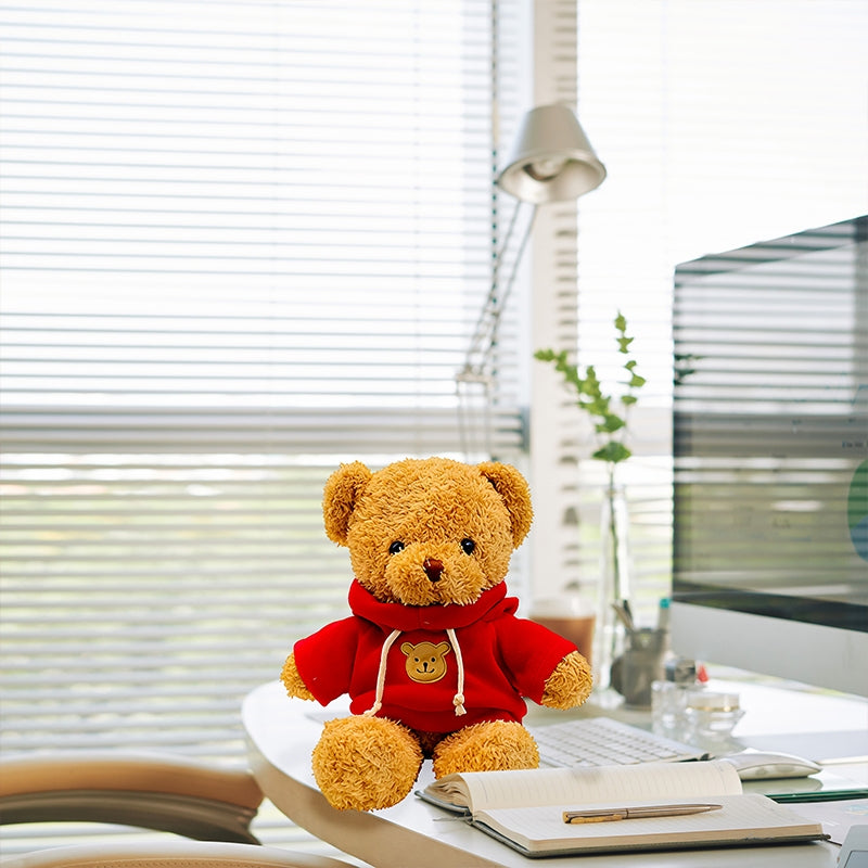 Minkštas pliušinis meškiukas su raudonu džemperiu